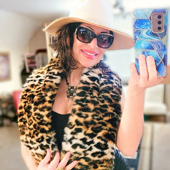 Elegant faux fur thick scarf - Picture 2 of 16